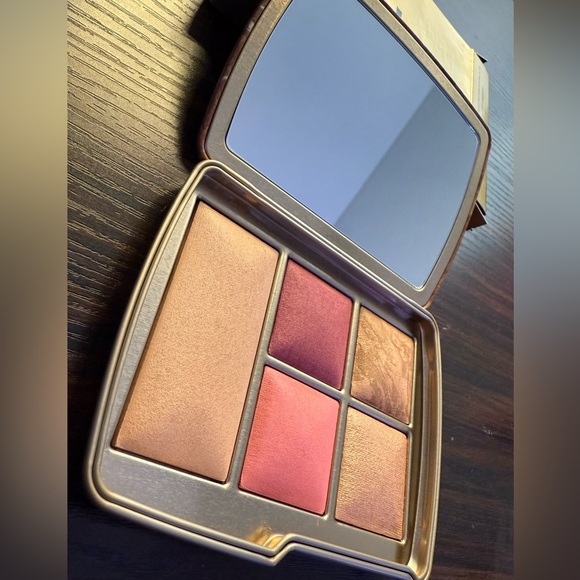 NWT HOURGLASS Ambient Lighting Edit Universe Unlocked - Picture 2 of 6